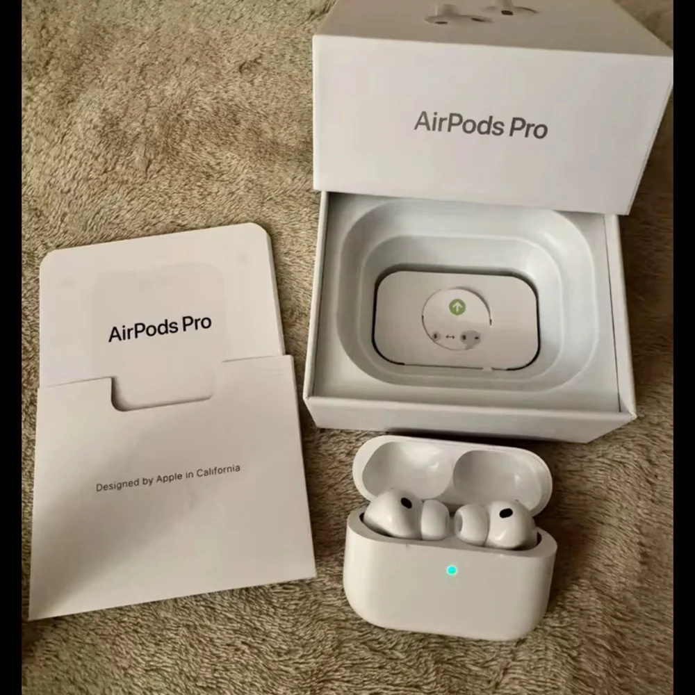 Apple AirPods Pro - Sleek White Design